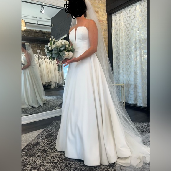 Paloma Blanca Dresses & Skirts - Paloma Blanca 4888 Wedding Dress - NEVER WORN OUTSIDE OF BRIDAL SALON